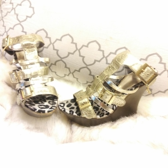 Very nice metallic gold Baby Phat wedges - Picture 1 of 5